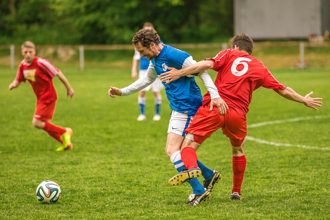 Quyết định VAR gây tranh cãi Premier League